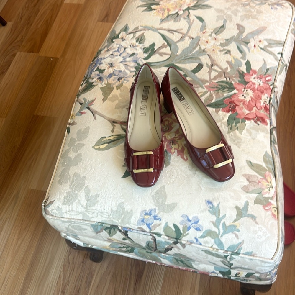Patent leather burgundy, Ellen Tracy shoe with Cuban heel.